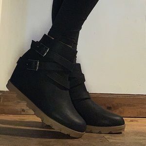 Audrey DBL buckle wedges